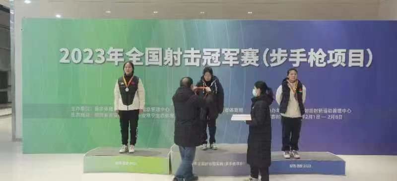 全国赛事演绎“步步惊心” 甘肃“神枪手”射落金牌
