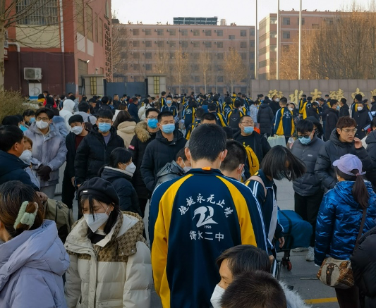 “衡二系”志臻中学大门前。摄影:林樾