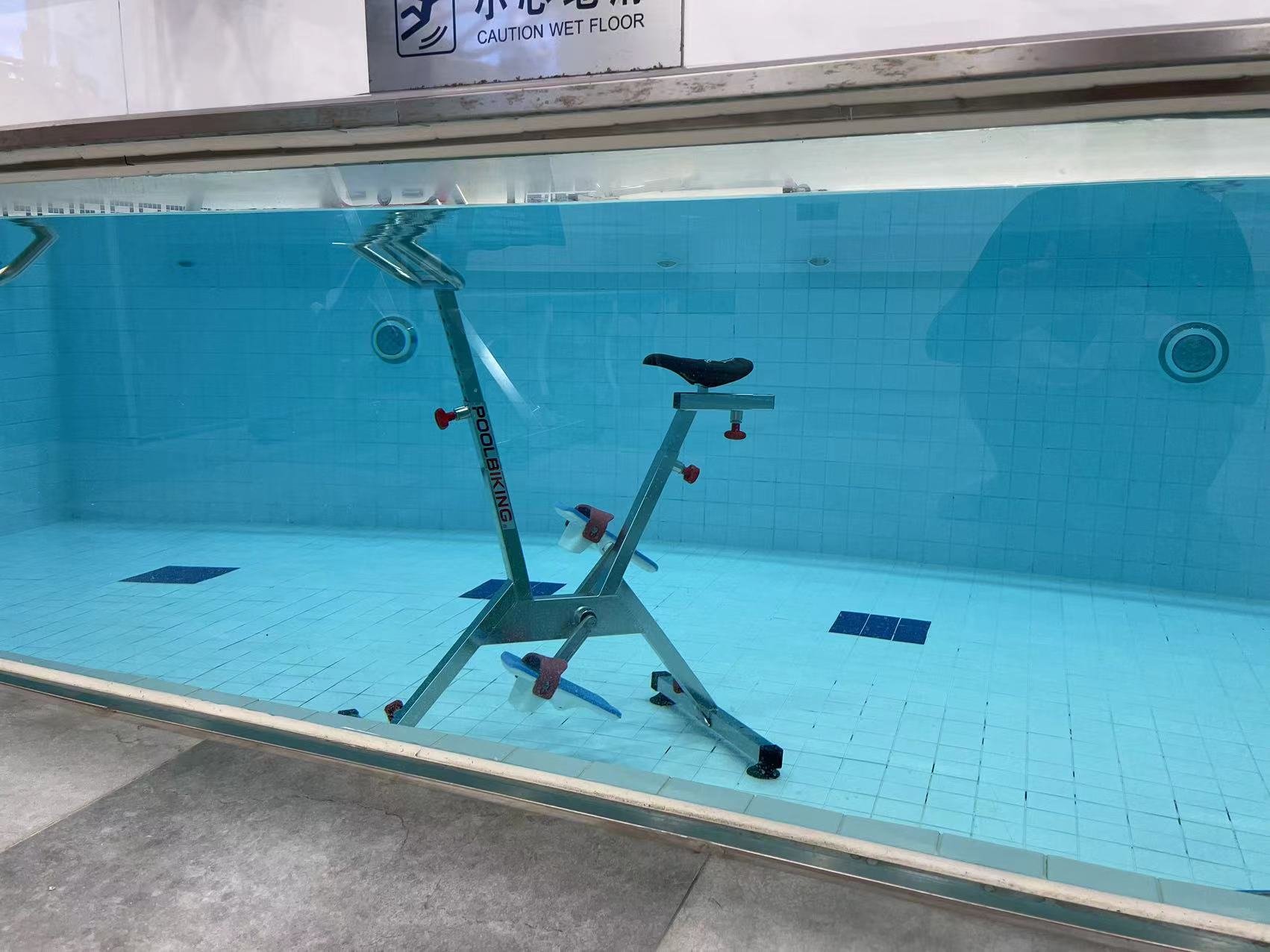 水中康复训练中会用到的自行车