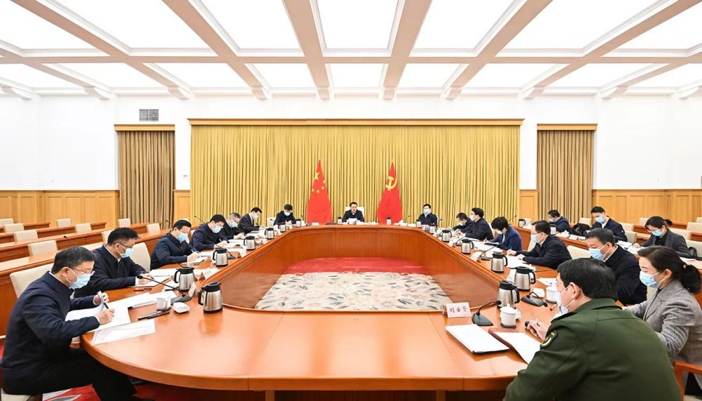 1月29日，重庆市委常委会召开2022年度民主生活会，市委书记袁家军主持会议并讲话。苏思 摄