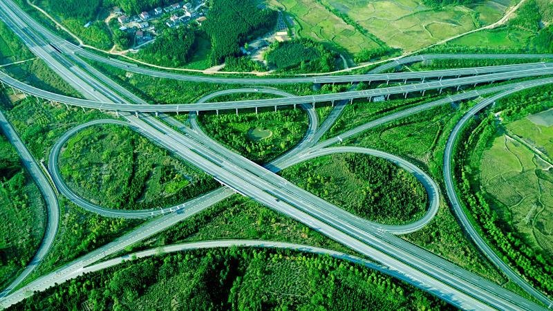 江西：养护畅安舒美高速 铺就绿色崛起大道