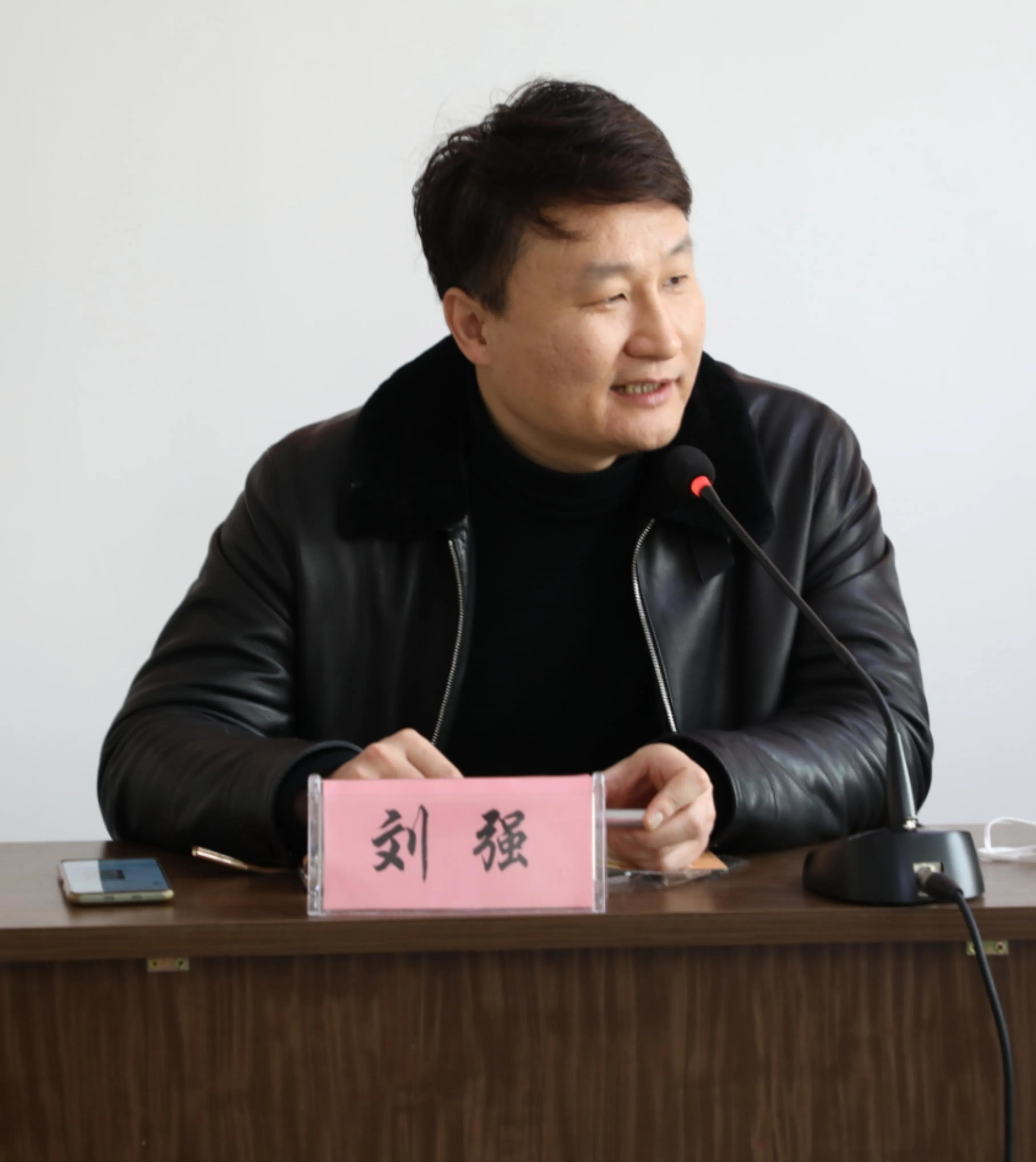 校友会副会长兼秘书长刘强