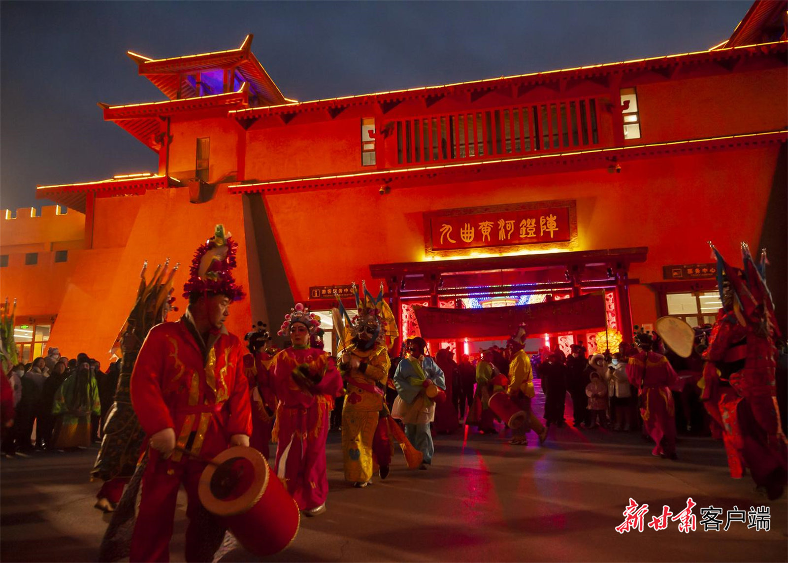 灯阵内社火表演