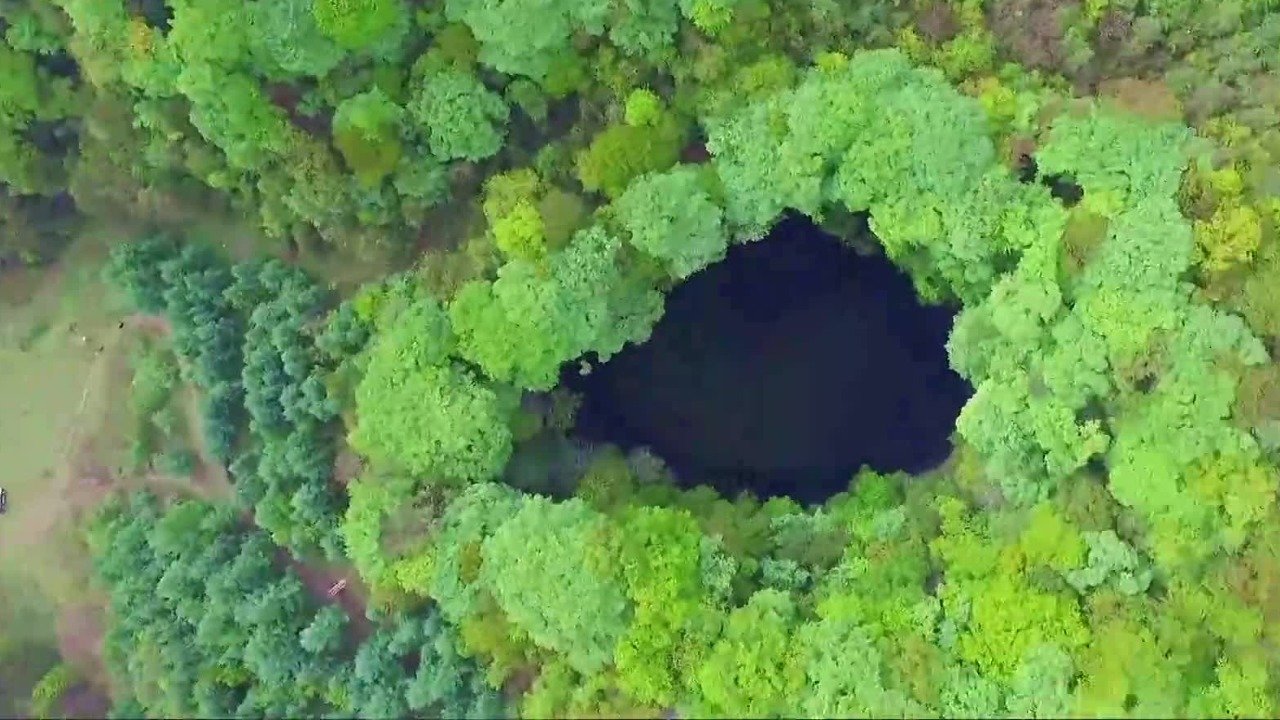 四大天坑群在数量上位居世界第一，禅家岩天坑被誉为“世界上最美的天坑”