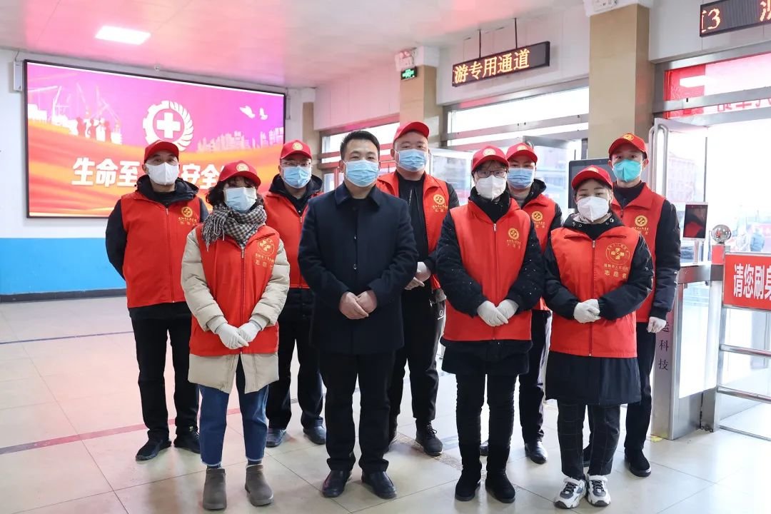 河南：信阳市人民医院开展春运暖程志愿服务活动，用文明实践温暖前行路