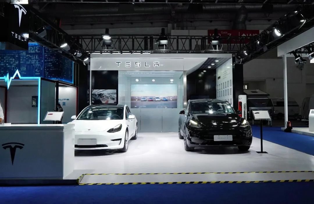 Model 3(左)和Model Y,图源特斯拉官微