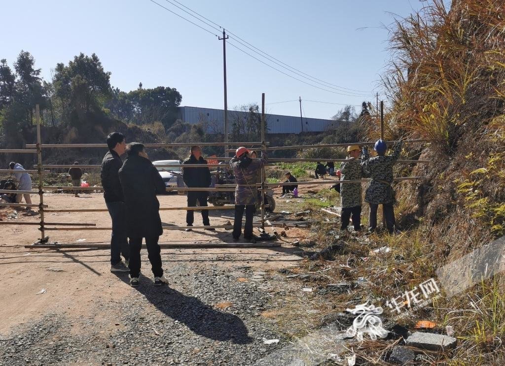 发现胡鑫宇的粮库周围已管控。华龙网-新重庆客户端记者 张质 摄