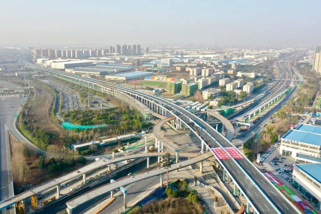 1月18日上午10点，合肥宿松路（南二环-深圳路）快速化改造工程南段主线桥全面放行通车。全媒体记者 李予 摄