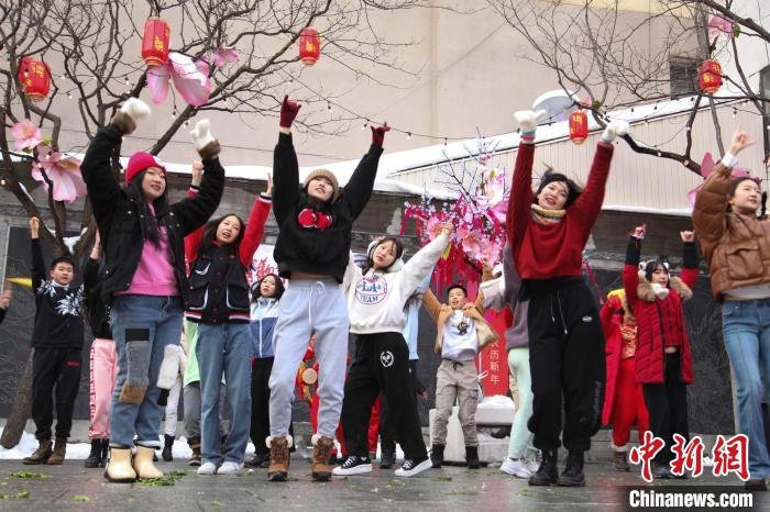 加拿大蒙特利尔唐人街举行欢乐春节庙会