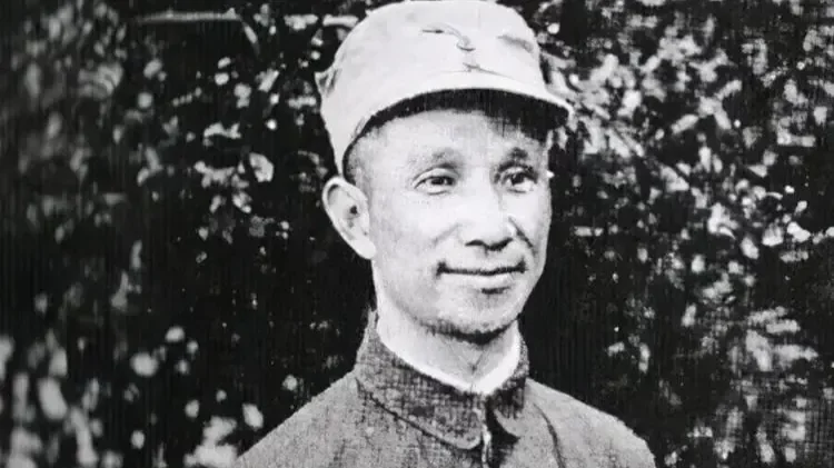 不愧是常胜将军！粟裕带领两个人俘虏了国民党一百多人