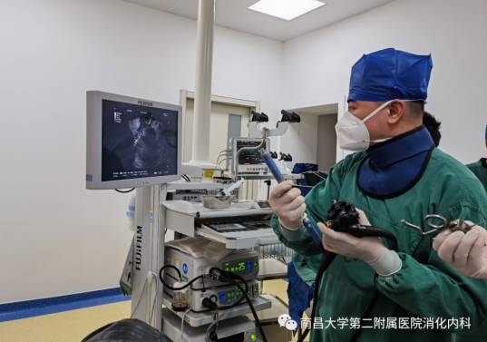 章诺贝副教授为患者行超声内镜引导下胰腺癌碘125粒子植入