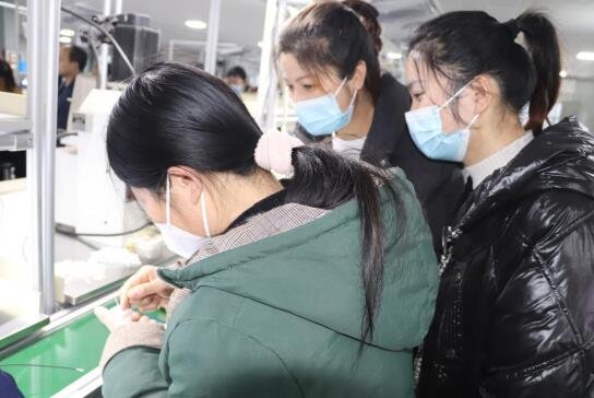 萍乡芦溪县：“就业直通车”解民忧 “送工进企”优环境