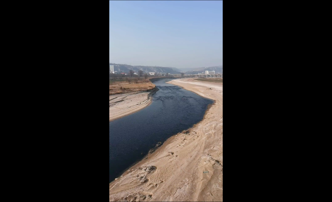 咸阳泾河变“黑河”，有煤矿井下水流出！涉事煤矿曾多次因环保问题被处罚