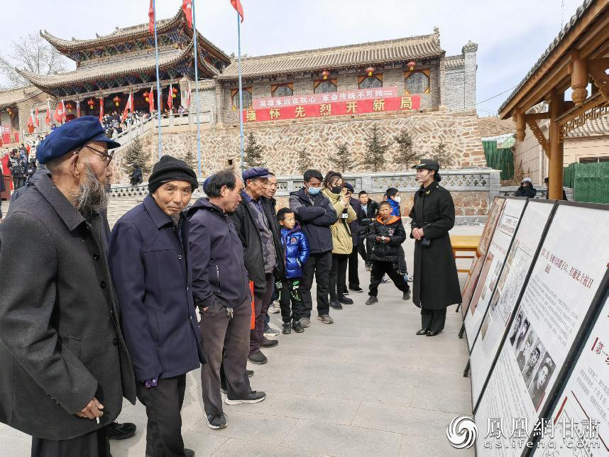 2月1日，洮州会议纪念馆主题展览吸引了大量游客驻足观看。杨文琴 摄