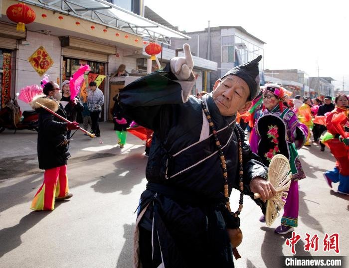 黄河岸边秧歌年俗：锣鼓喧天年味浓张灯结彩兴未阑