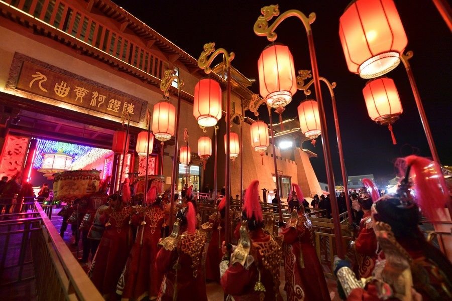 这是1月31日拍摄的九曲黄河灯阵启灯仪式 新华社记者 范培珅 摄