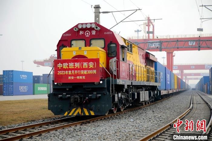 图为X8151次班列整装待发。　刘家畅　摄