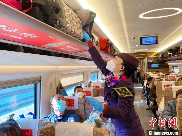 广铁集团开行“点对点”高铁复工专列返粤复工 杨永樟 摄