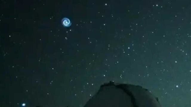 夏威夷夜空惊现神秘螺旋状发光体，被指与<em>马斯克</em>有关