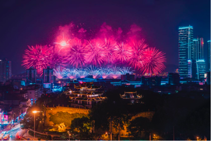 ▲ 长沙,步履不停地走在长红之路,成为越来越多人的“诗与远方”。