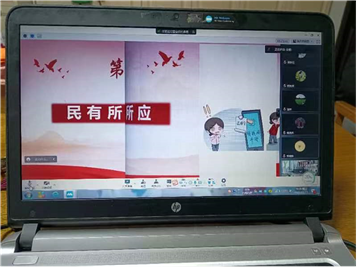 （苏安娜老师在线上进行试讲磨课）