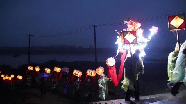 南昌新建区：千年古镇舞龙灯 欢欢喜喜庆元宵