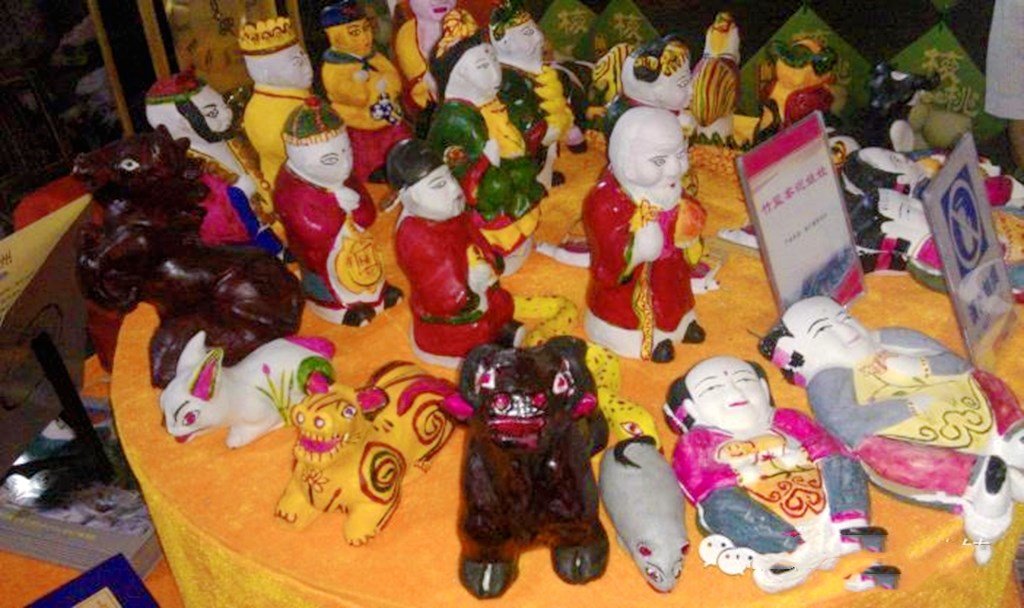 "泥娃娃"只用雪一样的白土涂色 这项"绝技"传千年