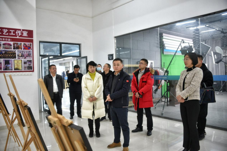 上饶市教育局副局长王伟杨在赣州职业技术学院考察交流