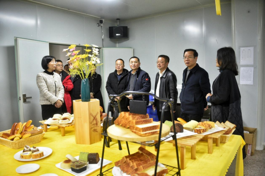 上饶市教育局副局长王伟杨在赣州职业技术学院考察交流