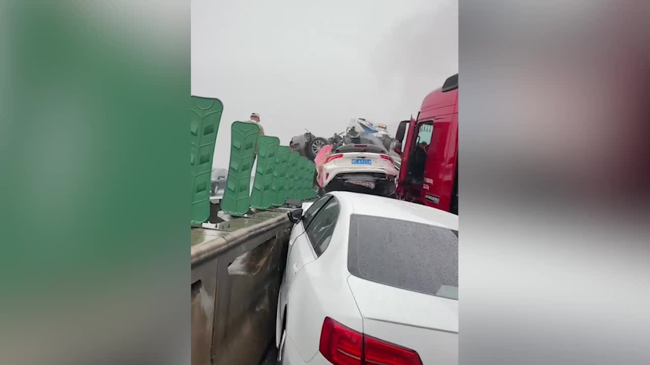 湖南高速交警：许广高速多起多车追尾事故，已致16死66伤