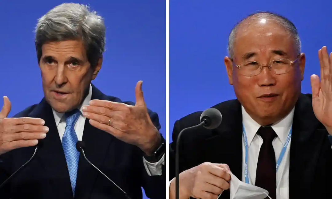 ▎2021年第26届联合国气候变化大会上,中国气候变化事务特使解振华和美国气候特使约翰·克里宣布了共同削减排放的计划。图源:盖蒂图片社