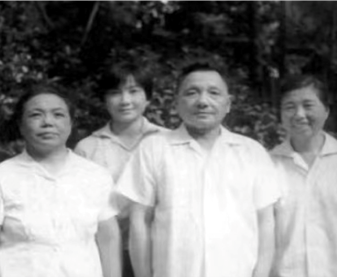 |1972年,邓先芙到江西省新建县看望大哥大嫂