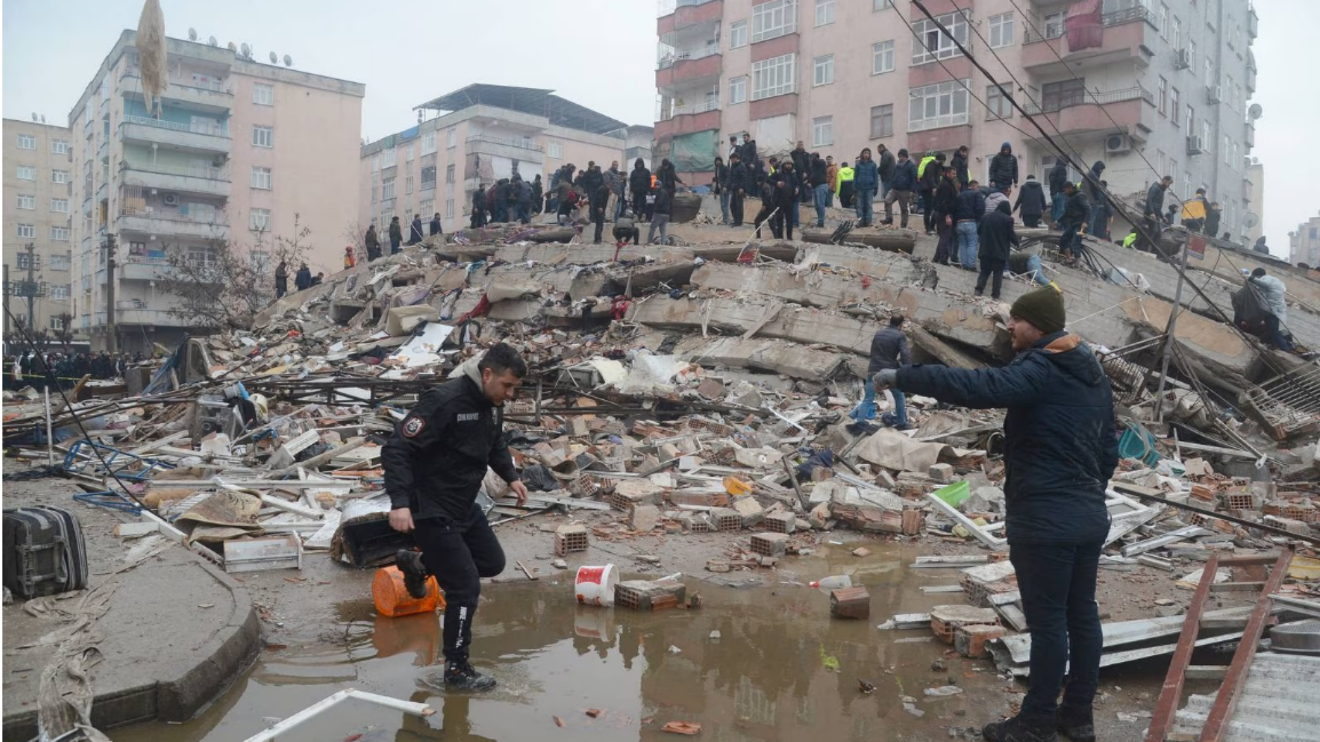 幸运躲过一劫！爱尔兰学校师生因航班问题躲过土耳其强震，目的地城镇“已消失”