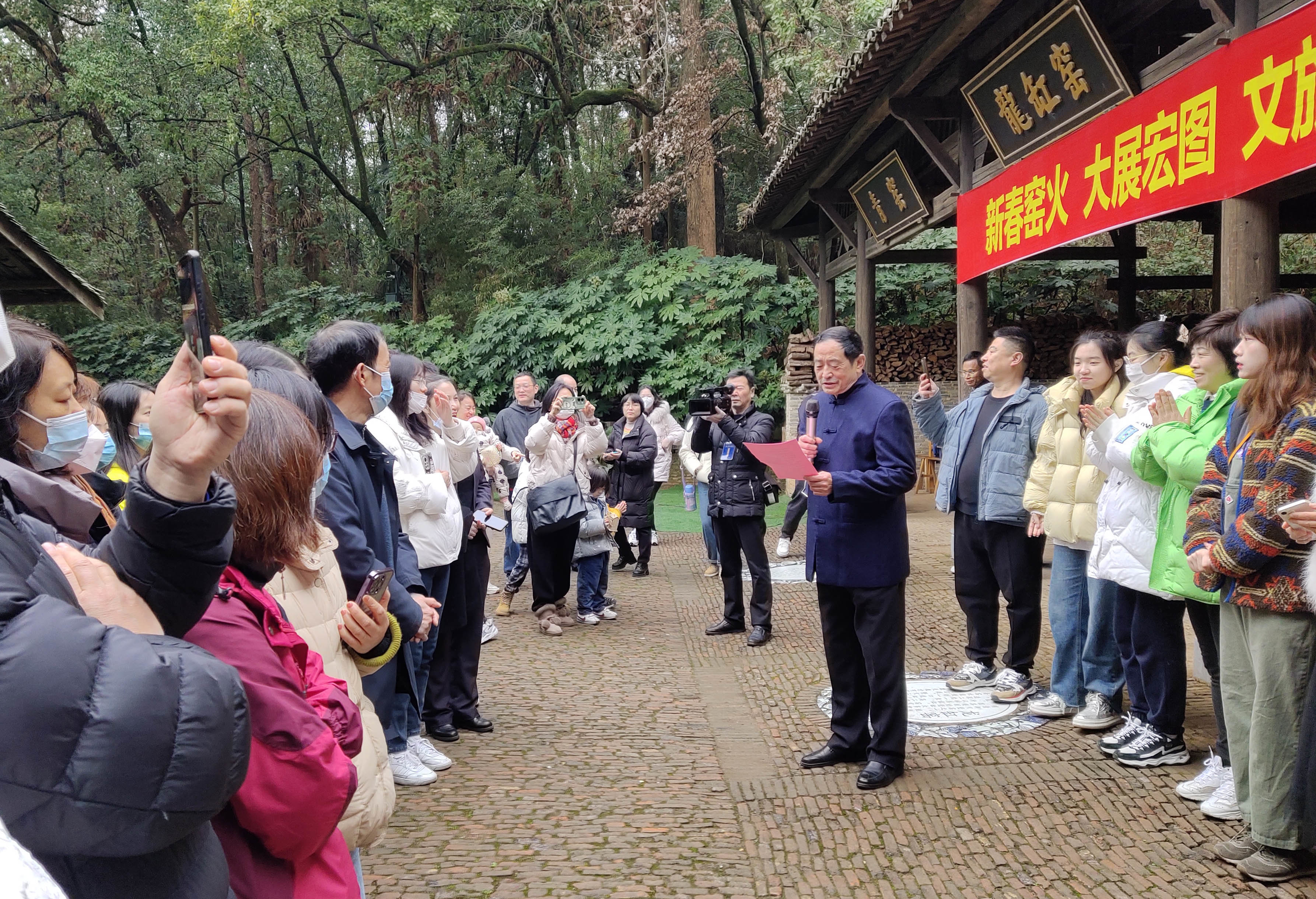 景德镇古窑民俗博览区开窑见宝闹元宵