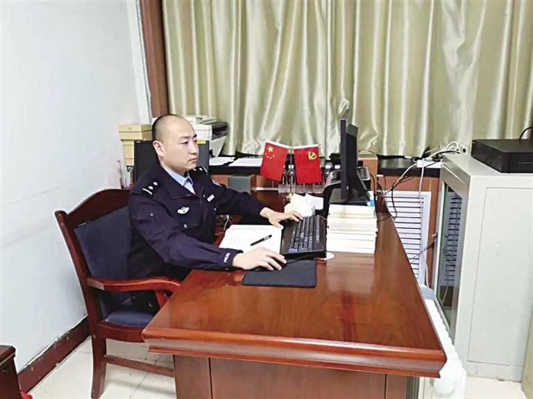 杨蕊仲是水上派出所最年轻的民警