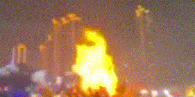 枣庄一广场放烟花火花四溅致氢气球起火爆燃，目击者发声