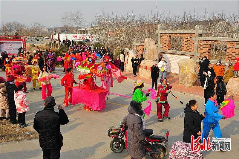 花会表演迎游客  马兰峪镇供图.jpg