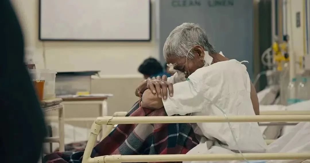 不论新冠感染潮如何起伏,高危人群都不可忽视/《流行病:如何预防流感大爆发》剧照