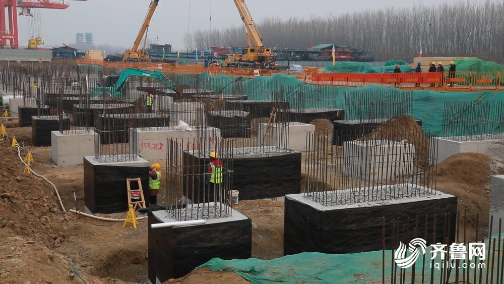 新规划的2000吨级泊位施工现场