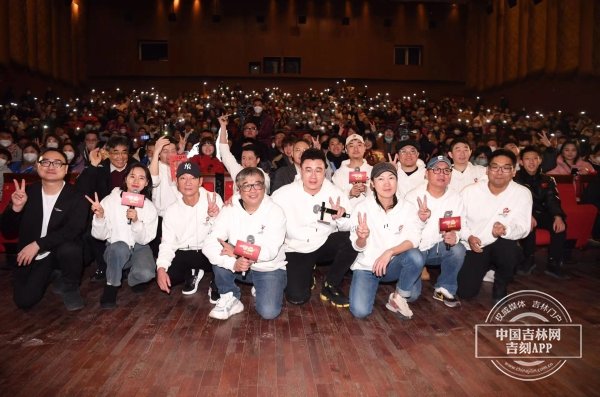 《流浪地球2》长春路演 吴京：站在新中国电影的摇篮向电影人致敬 承诺《流浪地球3》见(流浪地球吴京视频片段)