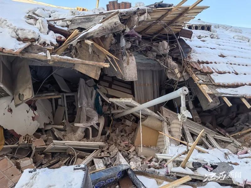 江西救援队在土耳其马拉蒂亚地震灾区救出一名幸存者