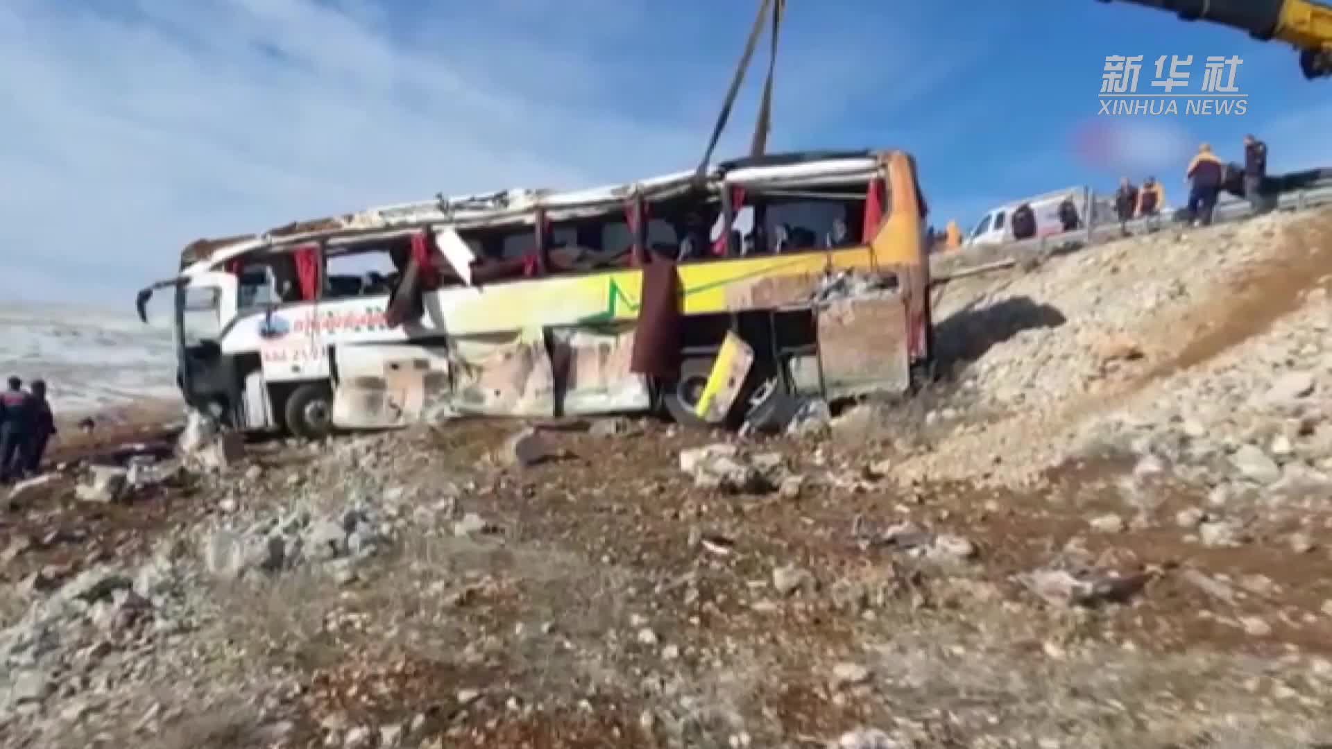 土耳其阿菲永发生交通事故 至少6人死亡