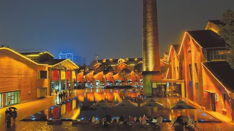 陶溪川夜市现场。 本报全媒体记者 王景萍摄