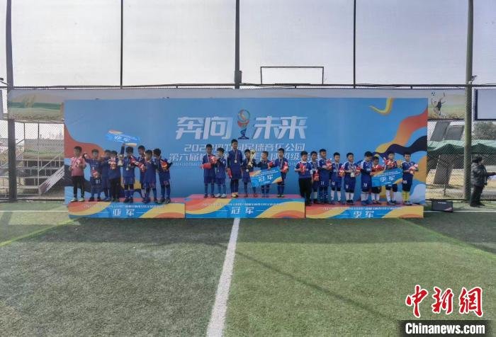 少儿在三河村比赛。　何浠 摄