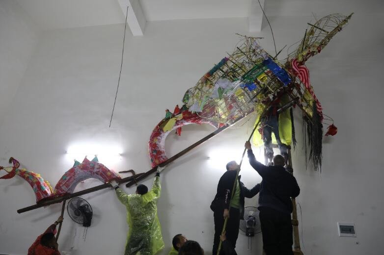 九江彭泽县：百米“板龙”祈福新年