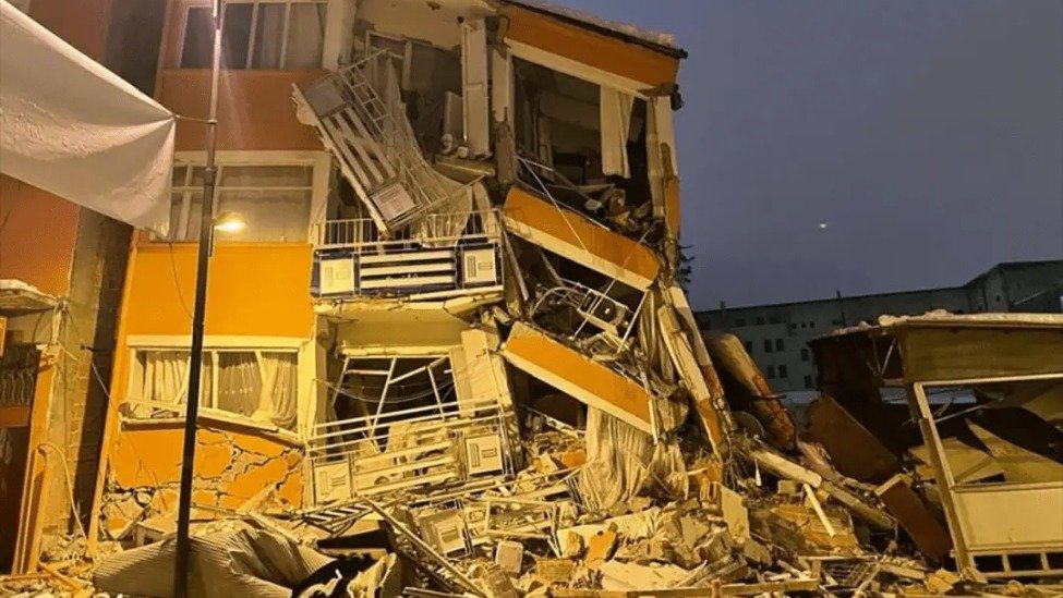 凤凰早报|土耳其地震已致该国超5000人遇难;总理座谈会上“安欣”发言