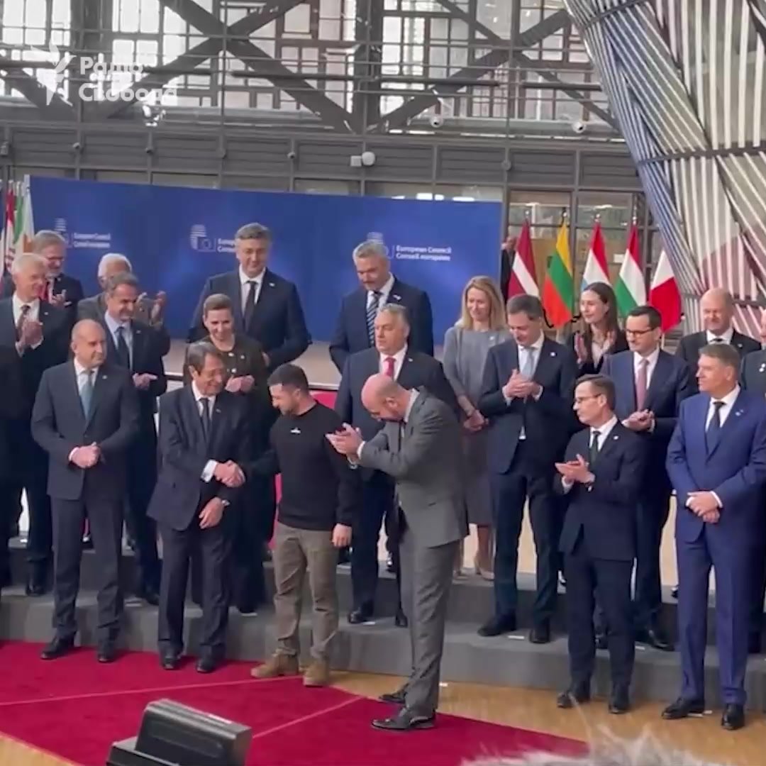 外媒：波兰总统向泽连斯基授予白鹰勋章，系“波兰最高荣誉”