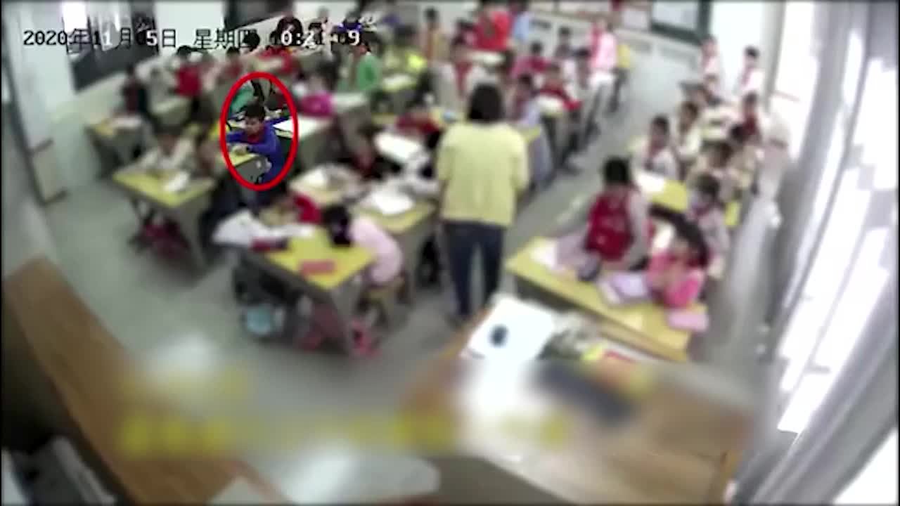 教育局回应“8岁男孩课堂身体不适7次举手后身亡”：二审中