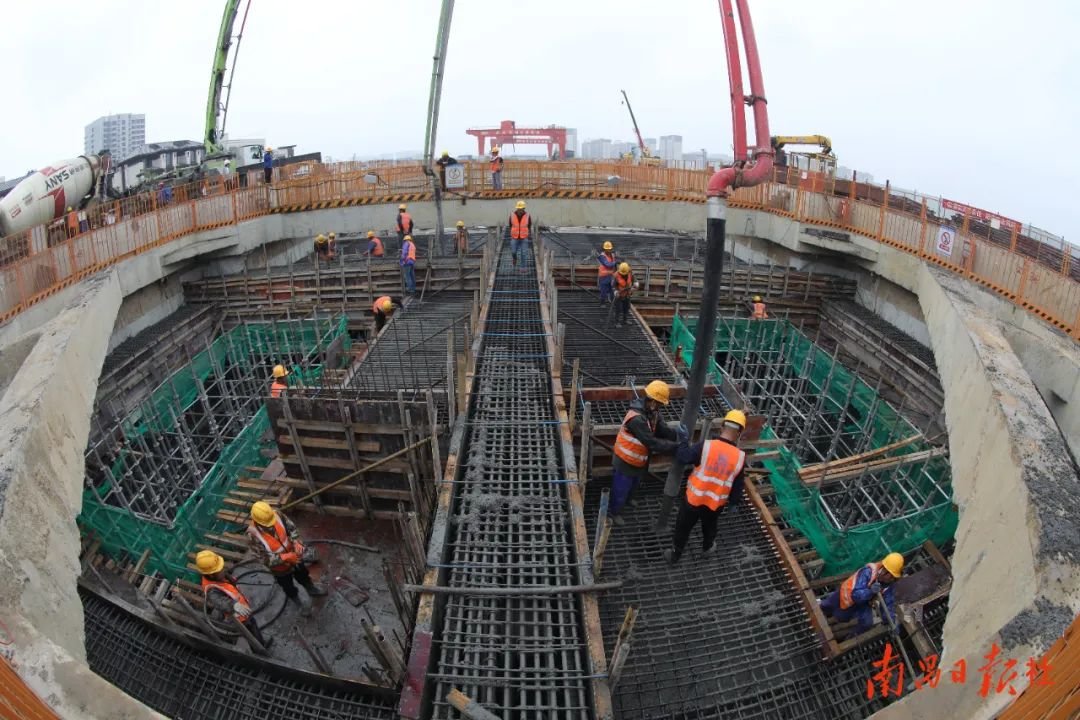 瑶湖东站主体结构封顶