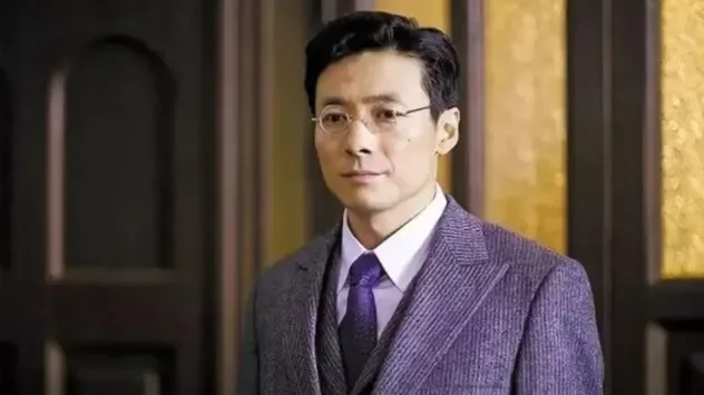 演员祖峰曾在车间工作，在工作时萌发当演员的想法